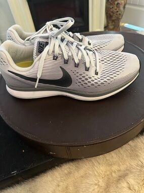 Nike Men’s Zoom Pegasus Light Gray and Black Athletic Running Shoes